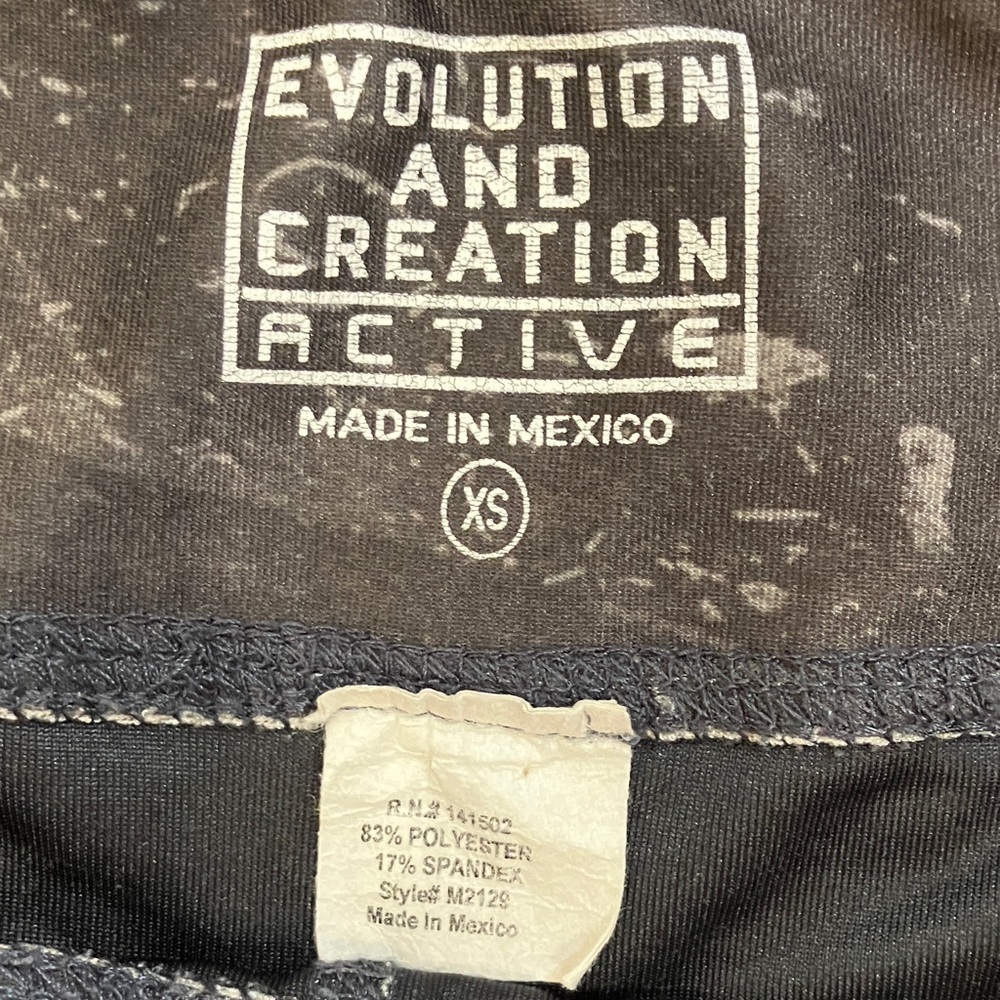 Evolution & Creation yoga 3/4 length capri leggings - feather arrow dream catche - Picture 2 of 16